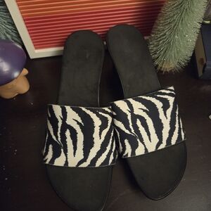 Onesole Black and White Zebra Slide Sandals